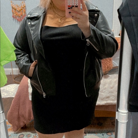 Meet your Posher, Danielle - Picture 7 of 7